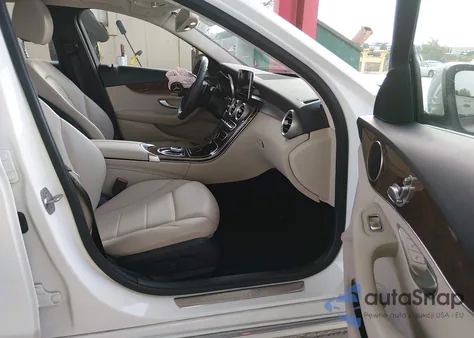 2017 Mercedes-Benz C 300 из США, поврежденный, VIN 55SWF4JB6HU200022